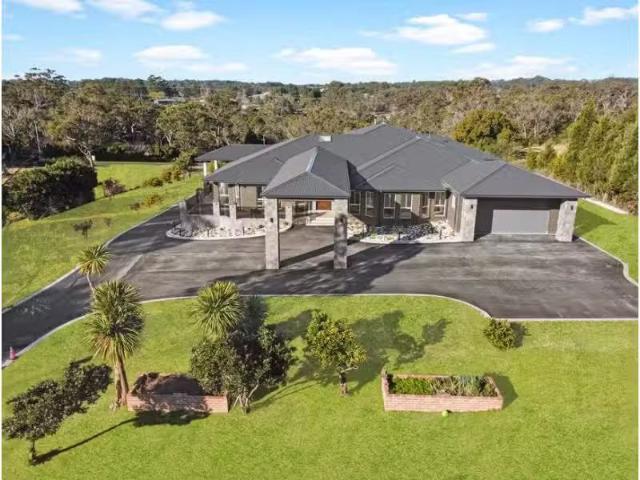 Nice 6 BR 1387 Old Northern Road, Middle Dural House for rent.