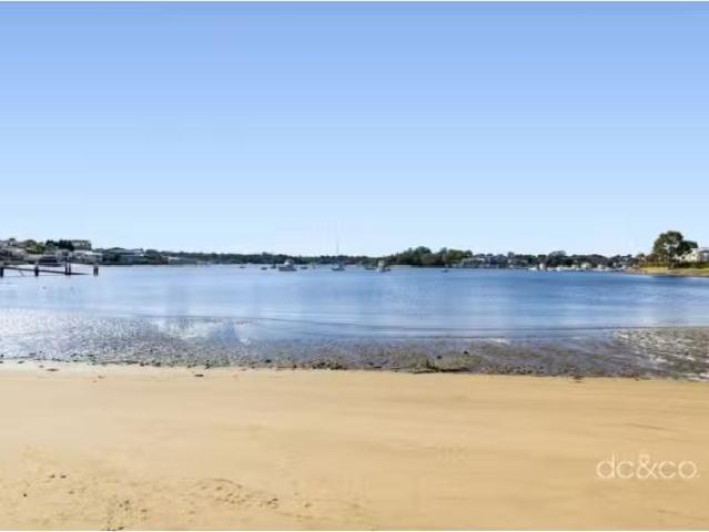 Cheap 6 BR 13 Phillips Street, Cabarita House for rent Listed.