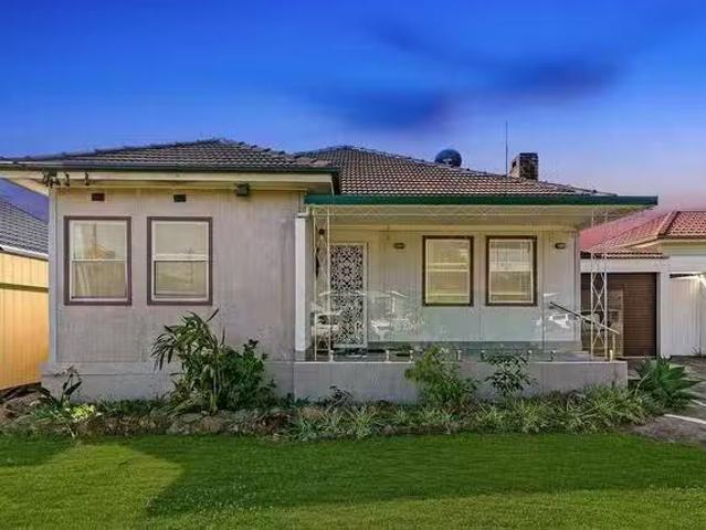Nice 6 BR 39 Curringa Road, Villawood, NSW 2163