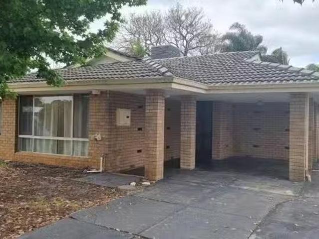 Deal! 6 BR 42 Alderley Square, Wilson, WA 6107