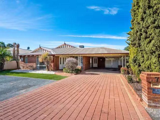 Just in! 6 BR 7 Gravis Street, Somerville, WA 6430