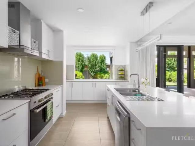 Charming 6 Braeheid Court, Doreen VIC 3754 House Auction