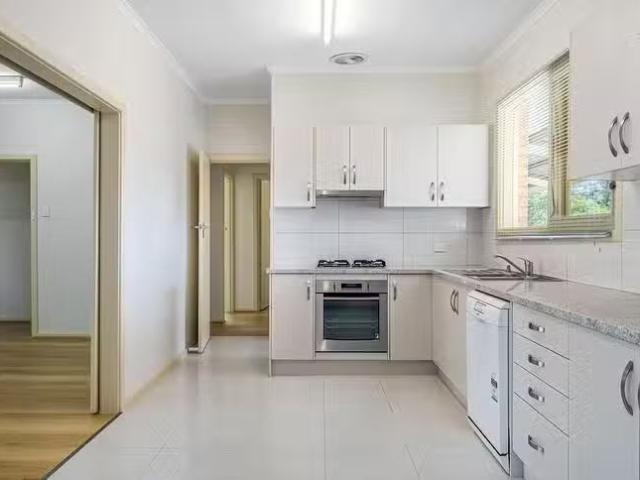 Deal! 6 Chatsworth Avenue, Valley View, SA 5093