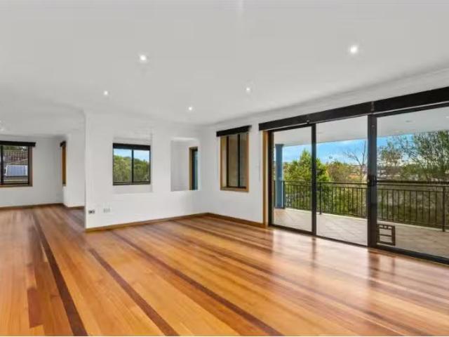 Nice 6 Hayman Cres, Shell Cove House for rent Listed by Jade.