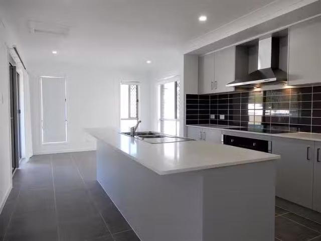 Deal! 6 Islay Street, Spring Mountain, QLD 4300