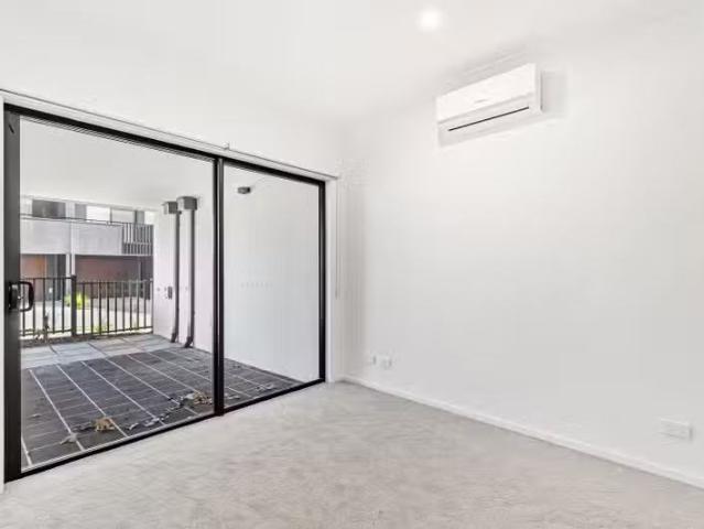 Nice 6 Kavanagh Crescent, Keilor Downs VIC 3038