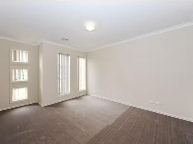 Cozy 6 Shield Road, Point Cook VIC 3030