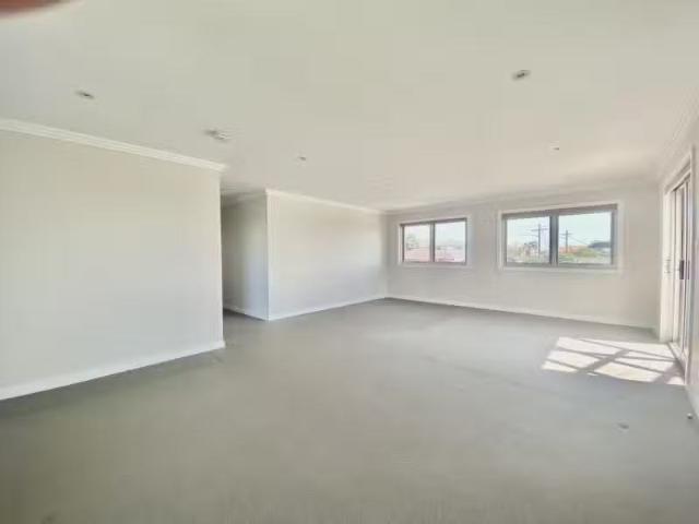 Unique 6A Reservoir Street, LITTLE BAY Apartment for rent Lis.