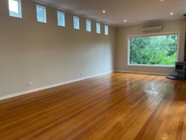 Just in! 6A Stott Street, Box Hill South VIC 3128 House For.