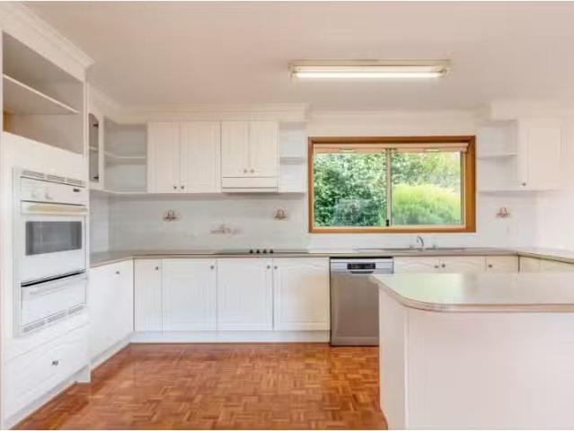 For Rent! 6B Service Street, Curtin House for rent Listed by.