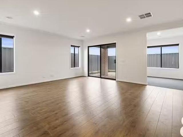 Cozy 73 Brown Boulevard, Donnybrook, VIC 3064