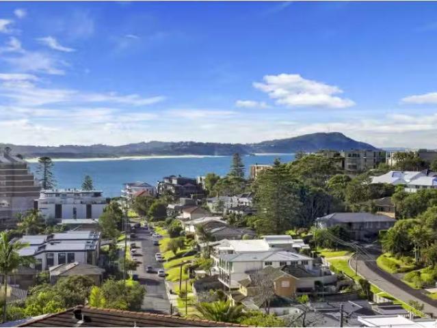 Cozy 73 Scenic Highway, TERRIGAL House for rent Listed by Mia.