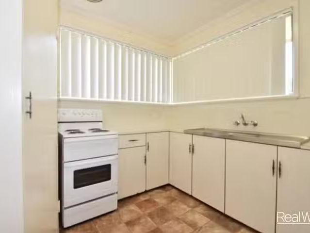Nice 70 Debra Street, Centenary Heights, QLD 4350