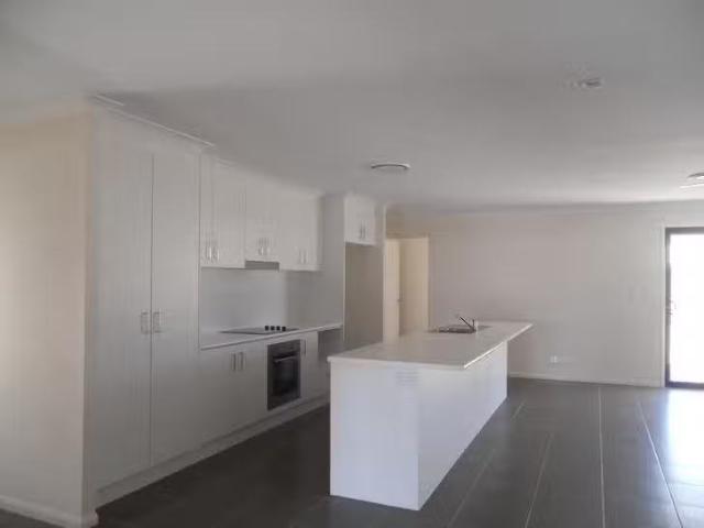 Nice 71 Taylor Street, Roma, QLD 4455