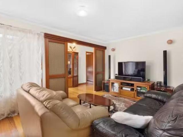 Cozy 71 Osborne Avenue, North Geelong, VIC 3215 House for Rent
