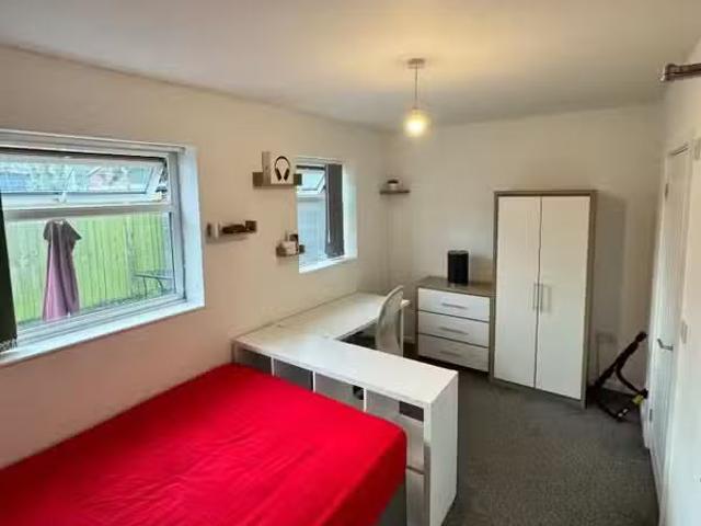 Just in! 721 bedroom flat for rent in Rossmore Gardens, Ellesm.