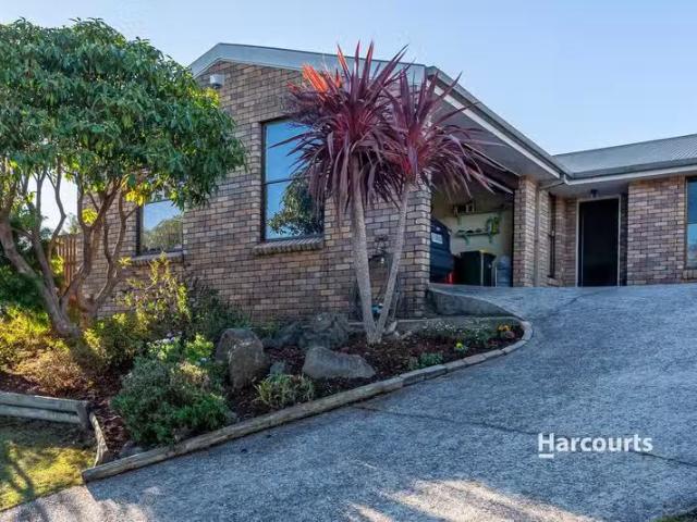 Unique 72 Manuka Drive, ROMAINE, TAS 7320 House for Rent