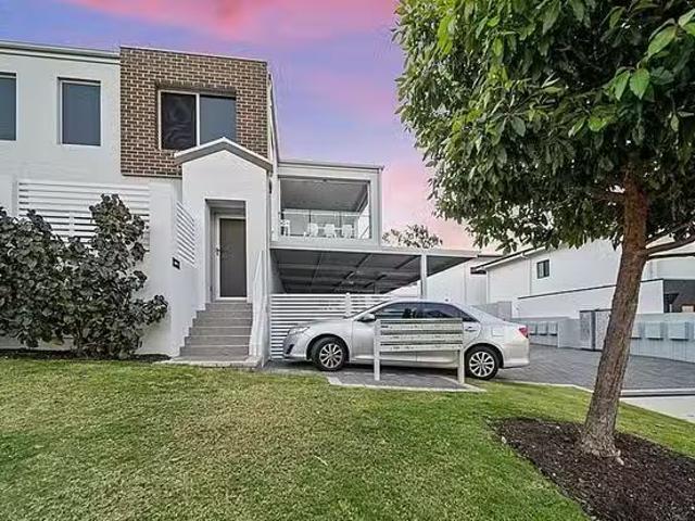 New 7/7 Mahlberg Avenue, Woodlands, WA 6018