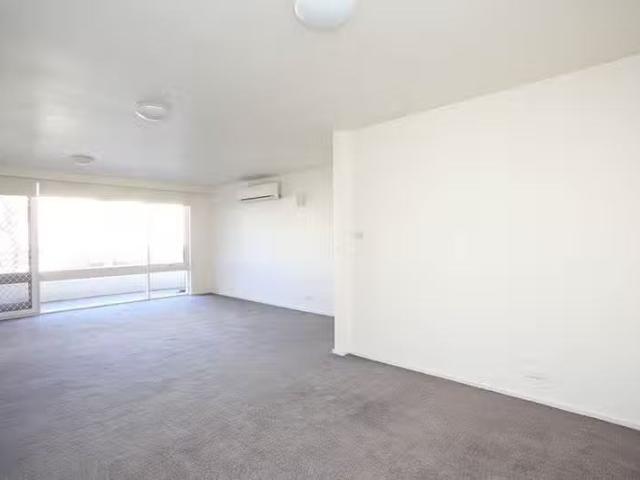 Cheap 7/495 Royal Parade, Parkville VIC 3052