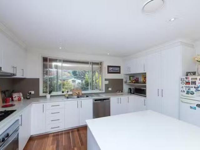 Nice 74 Monaro Crescent, Red Hill, ACT 2603