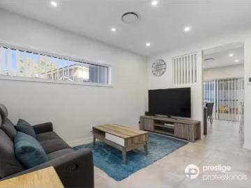Nice 7/66 70 Ikara Crescent, MOOREBANK Townhouse for rent Lis.