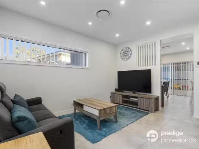 Cozy 7/66 70 Ikara Crescent, MOOREBANK Townhouse for rent Lis.