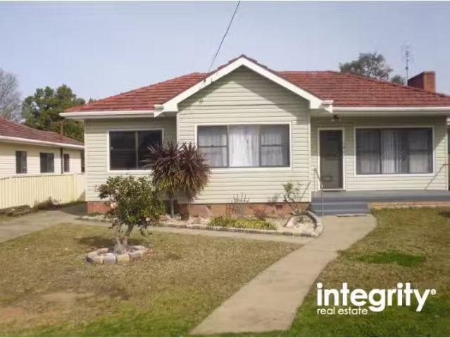Cheap 78 Illaroo Road, North Nowra House for rent Listed by C.