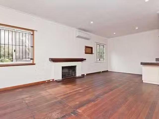 Nice 7 Ommanney Street, Hamilton Hill, WA 6163