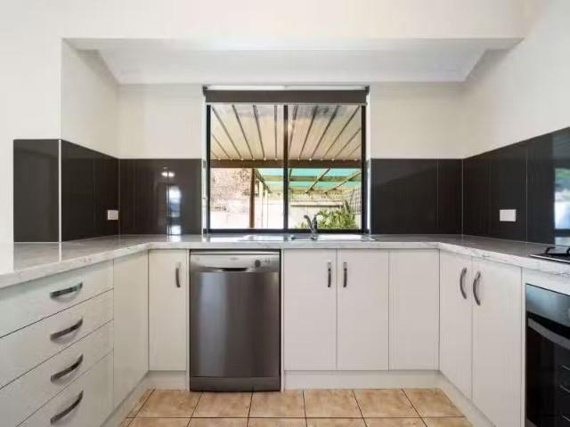 Deal! 7 Banks Road, Woodcroft House for rent Listed by Stacey.