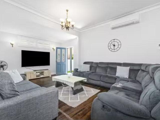 Deal! 7 Banks Street, East Maitland House for rent Listed by.