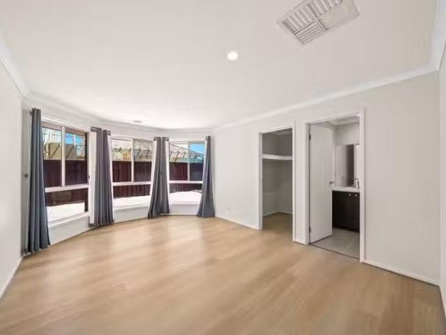 Nice 7 Cronulla Way, Taylors Hill VIC 3037