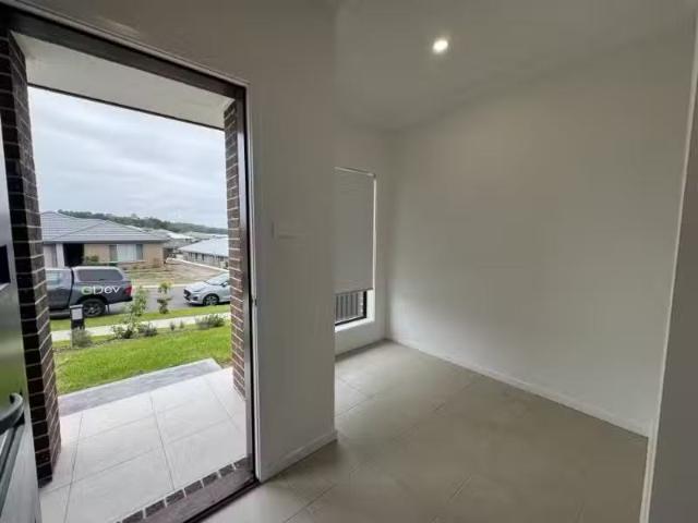 Nice 7 Font Hill Drive, FARLEY House for rent Listed by Kylie.