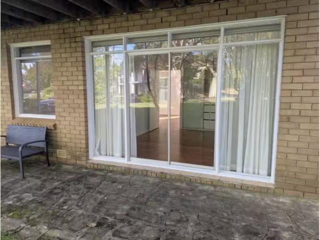 Cozy 7 Glenarm Crescent, KILLARNEY HEIGHTS Apartment for rent.