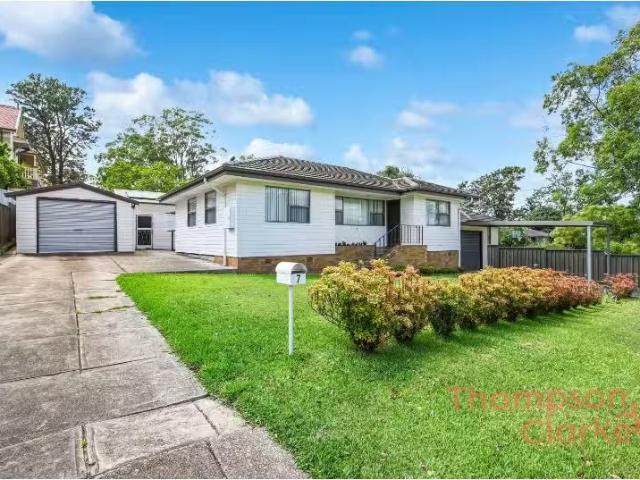 Charming 7 Ivor Street, Telarah House for rent Listed by Ella.