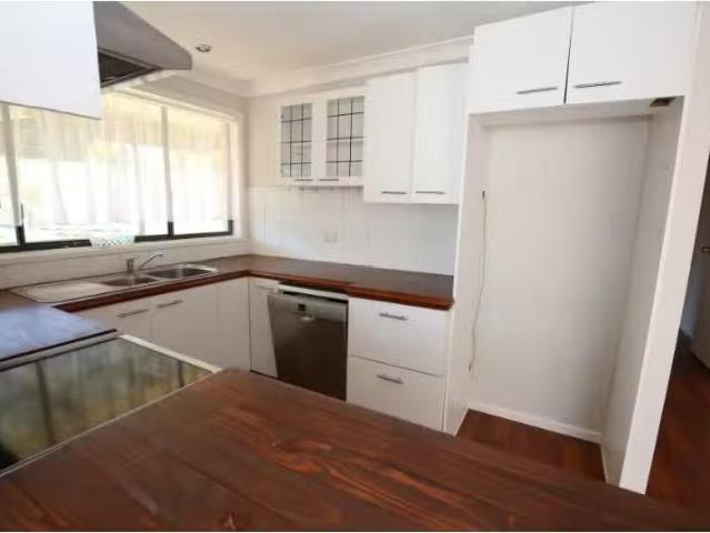Cozy 7 Katandra Place, Bathurst House for rent Listed by Leas.