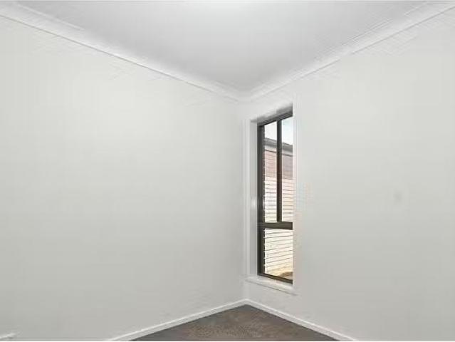 For Rent! 7 Phillipa Weeks St, Watson House for rent Listed b.