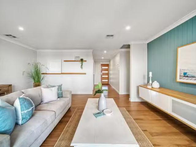 Nice 7 Pring Place, Latham, ACT 2615