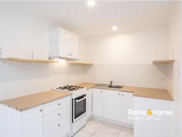 Cheap 7a Hunter Street, CHARMHAVEN House for rent Listed by J.