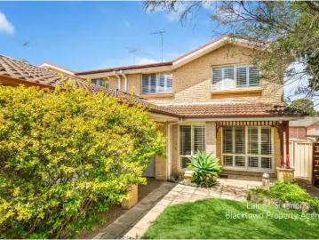 Just in! 7B Baron Close, Kings Langley Townhouse for rent Lis.