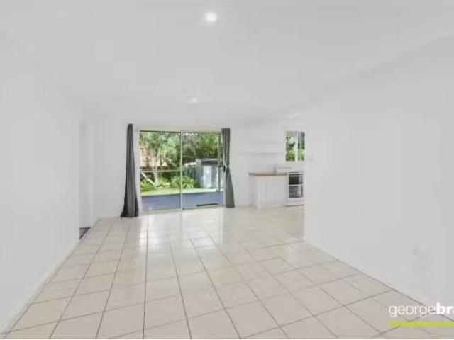 Charming 80 Del Rio Drive, Copacabana Apartment for rent List.