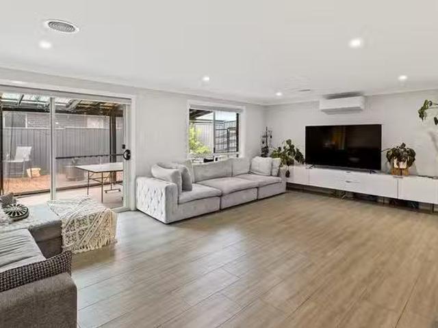 Just in! 80 Molloy Drive, Orange, NSW 2800