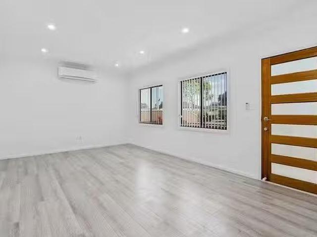 Nice 81 Adelaide Street, Oxley Park, NSW 2760