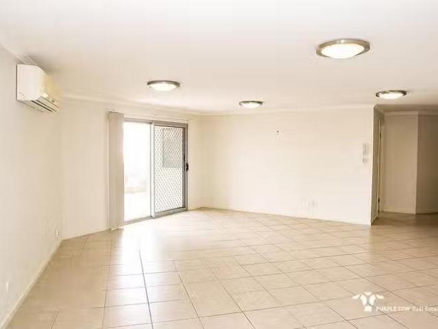 Cheap 8/23 27 Commercial Drive, Springfield, QLD 4300