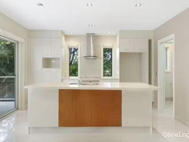 Nice 8/27 Gordon Street, Labrador, QLD 4215