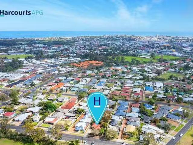 Unique 82A Frankel Street, Carey Park, WA 6230