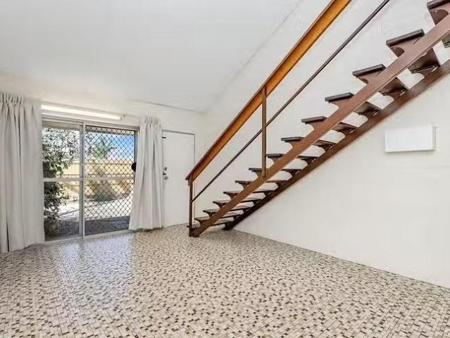 Unique 8/30 Mary Street, West End, QLD 4810