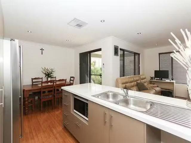 Cheap 8/31 Peppermint Gardens, Aubin Grove, WA 6164
