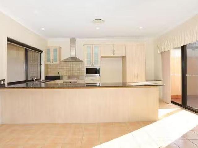 Deal! 8383 Magnolia Drive East, Hope Island, QLD 4212