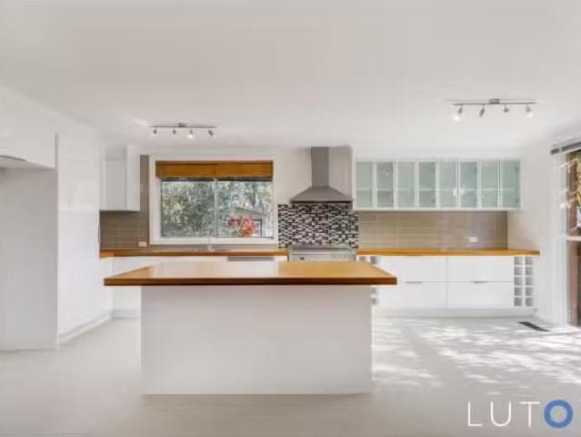 Charming 84 Phillip Avenue, Downer House for rent Listed by M.