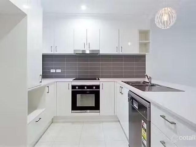 Cozy 8/4 Regina Avenue, Ningi, QLD 4511